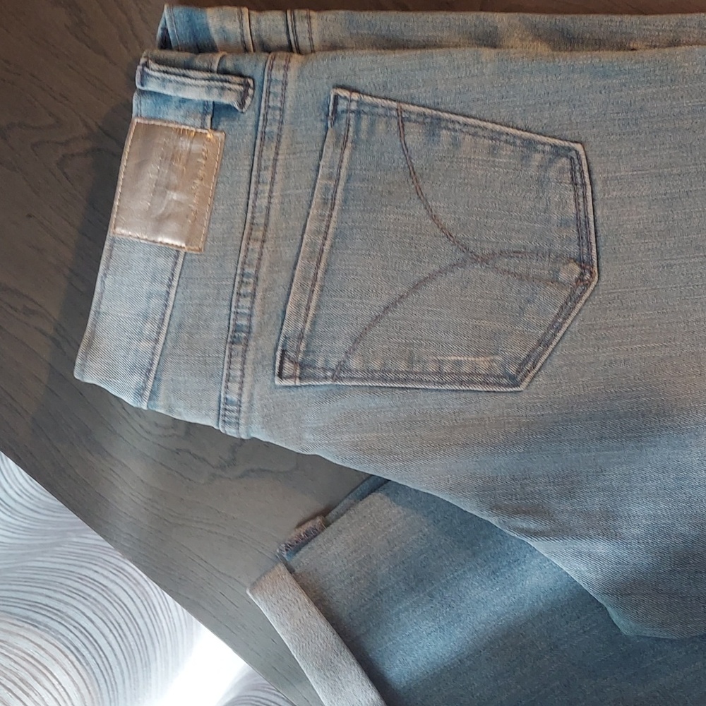 Calvin Klein Women's Light Blue Cropped Jeans. Size 6 - Picture 7 of 8
